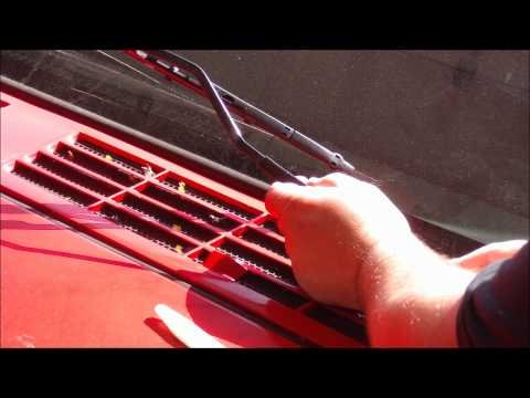 How to Remove a Windshield Wiper Arm on a Jeep Cherokee